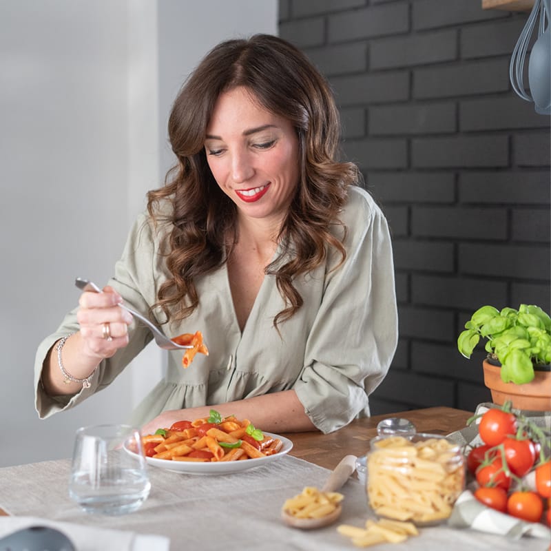 Chiara, the founder of My Cooking Box, tastes the tomato pasta